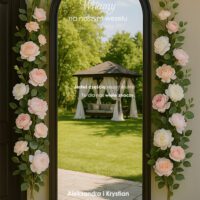 Dekoracja lustra na weselu, na którym jest naklejka na lustro z personalizacją